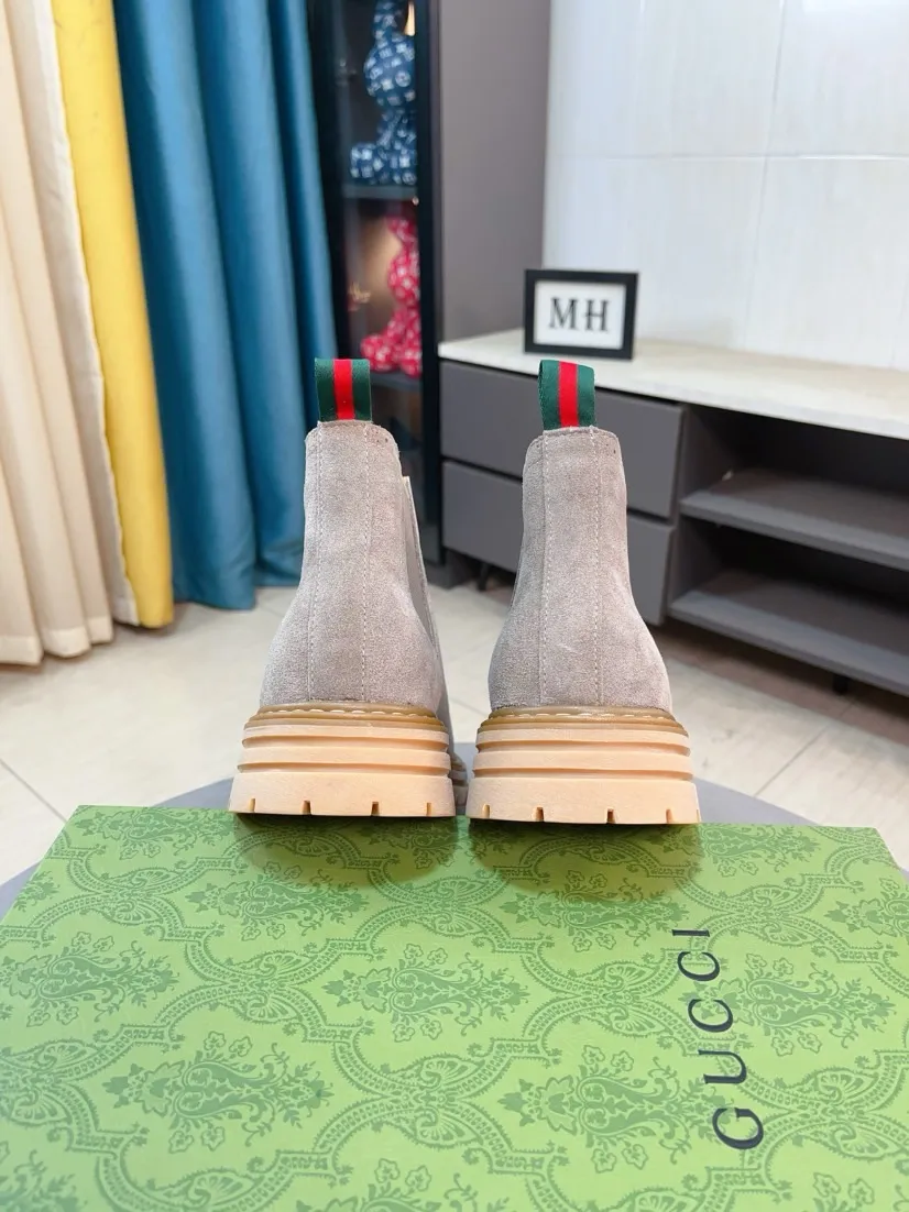 Men's shoes 💰540🌸🌸 (GUCCI) [cow lining plus velvet optional] [can be made without standard] New product Martin boots imported from Canada with full top layer high mercerized frosted fabric, punched using 3D digital technology, high-end and classy, ​​versatile to wear, full of three-dimensionality, close pictures will make you obsessed with the leather. You can't extricate yourself ~ the best on the market.          Fabric: Cowhide/Embossed Lining: Cowhide.          Please make a note when placing an order, sizes: 38-44 (37, 45, 46 can be customized and cannot be returned or exchanged) 5 colors available; black, gray, khaki, coffee, and earthy yellow